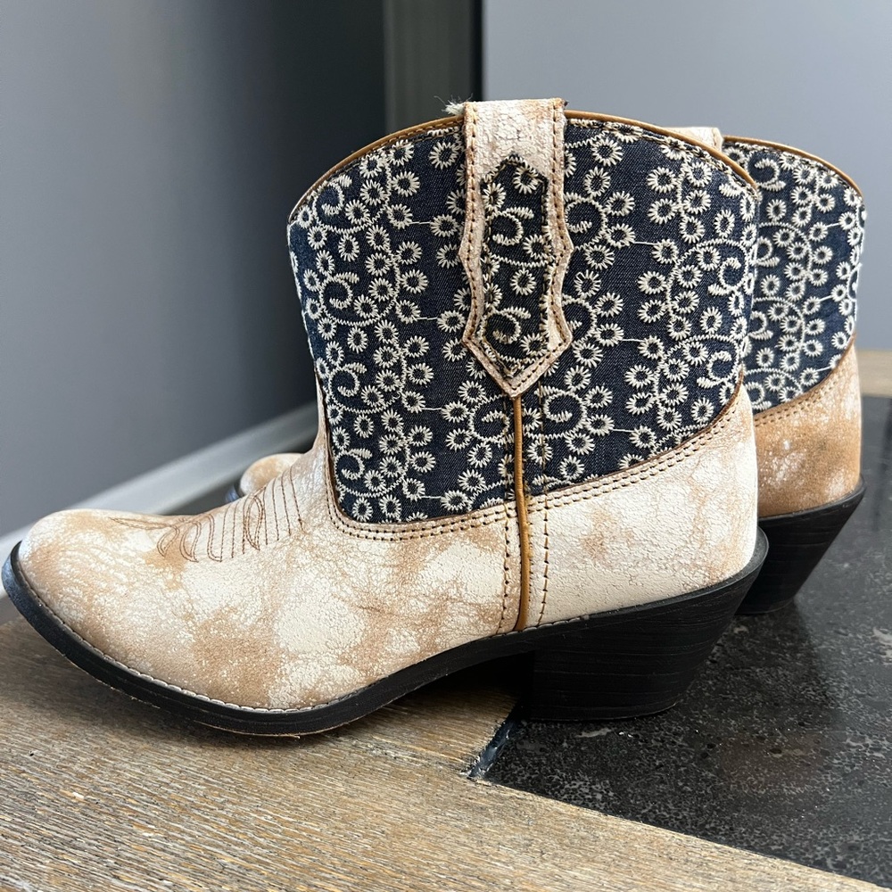 Embroidered Western Cowboy Boots